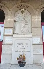 Le monument aux morts.