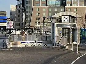 Accès de la station dit «&nbsp;La Plaine - Stade de France&nbsp;».
