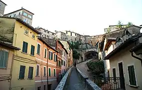 Vestiges de l'ancien aqueduc du XIIIe&nbsp;siècle