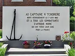 Monument à la mémoire du Capitaine N'Tchorere et à tous les combattants d'Afrique noire qui ont versé leur sang pour la France.