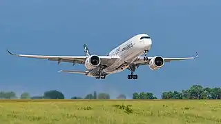 Un Airbus A350-941 au salon aéronautique 2016