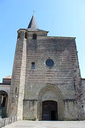 La façade avec les étapes successives de construction (XIIIe, XIVe et XVIIIe&nbsp;siècles).