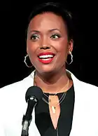 Aisha Tyler interprète Mickey.