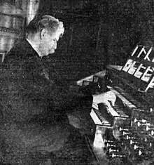 Albert Schweitzer à l'orgue de la Salle Poirel en 1952.