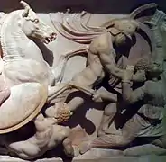 Un Grec tue un Perse, sur l'un des petits côtés.