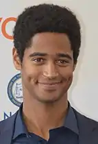 Alfred Enoch interprète Wes Gibbins.