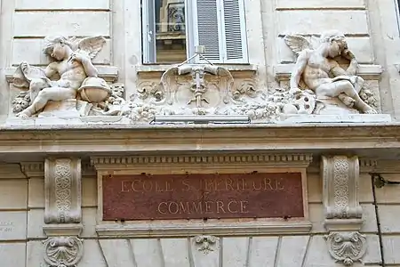 Fronton de l'École supérieure de commerce de Marseille, no 148 rue Paradis.