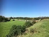 Terrassements réalisés le long de l'autoroute A4 dans les années 1970, à hauteur du futur échangeur d'Autelbas (photo de 2023).