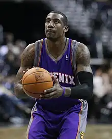 Amar'e Stoudemire signe avec les Knicks.