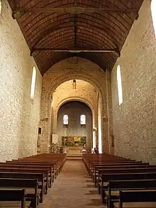 Nef de l'église Notre-Dame d'Ambrières-les-Vallées.