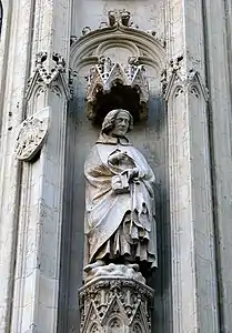 contrefort voisin, statue de l'amiral Jean de Vienne.