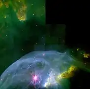 Détail de NGC 7635 par le télescope Hubble. L'étoile brillante et rose visible sur cette image est BD +60 2522.