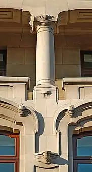 Anciens magasins Wolfers frères (colonne).