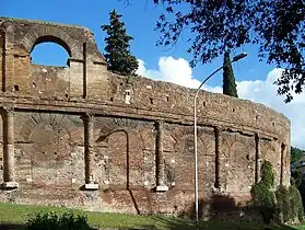 Amphithéâtre Castrense, côté sud (extérieur).