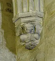 Ange, relief du chevet de l'église.