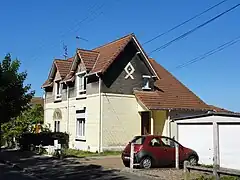 Des habitations groupées par deux.