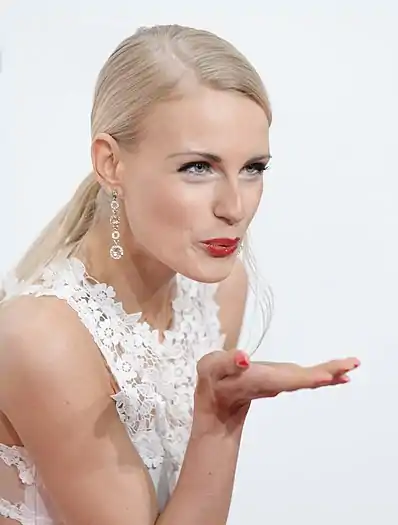 Baiser soufflé par Anne-Kathrin Kosch&nbsp;(de) au Filmball Vienna&nbsp;(de).