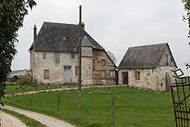 Manoir du XVe&nbsp;siècle, situé route de l'Église.