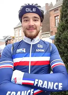 Marc Fournier sous les couleurs de l'équipe de France espoirs au départ de la 1re&nbsp;étape du Triptyque des Monts et Châteaux 2015.