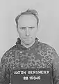 Anton Bergmeier (de), superviseur interne de la prison du camp