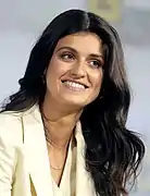 Anya Chalotra interprète Yennefer.