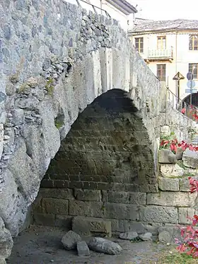 Le pont de pierre d'Aoste, autrefois enjambant le Buthier.