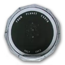Le disque en silicium déposé à la surface de la Lune par Apollo 11 contient un extrait du discours.