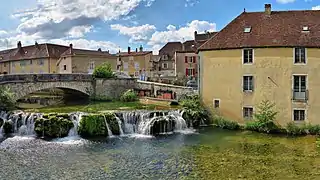 Pont, barrage et moulin Béchet sur la Cuisance, à Arbois.