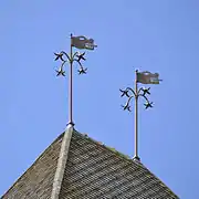 Les girouettes sur le donjon