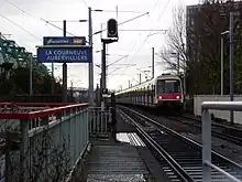 RER d'Île-de-France entrant en gare