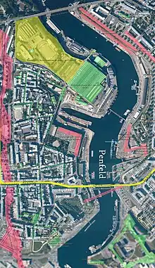 Vue du port militaire aux bords de Penfeld et du quartier de Recouvrance en 2004.