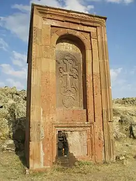 Chapelle-khatchkar, XIIIe&nbsp;siècle, Byurakan (Artavazik),.