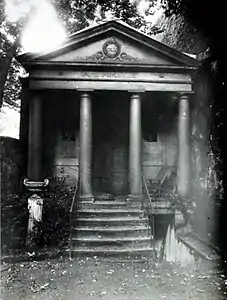 Le Temple de l'Amitié au no 20,(photographie d'Eugène Atget).