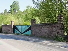 L'entrée ferroviaire, et le terril no&nbsp;125A.