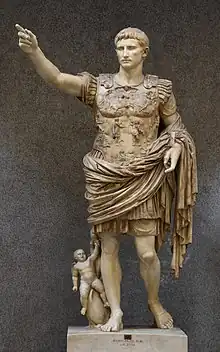 Auguste "Prima Porta," cuirassé. Rome, villa de Livie à Prima Porta. Marbre, H. 2,06 mù. Vers 20 AEC. Musées du Vatican, Musée Chiaramonti ou Braccio Nuovo