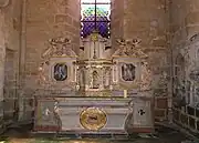 L'autel et le tabernacle.