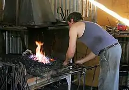 Forge artisanale en Australie (XXe siècle).