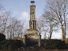 Le phare breton au cimetière français.