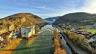 Le Doubs avec le barrage, le moulin et l'écluse.