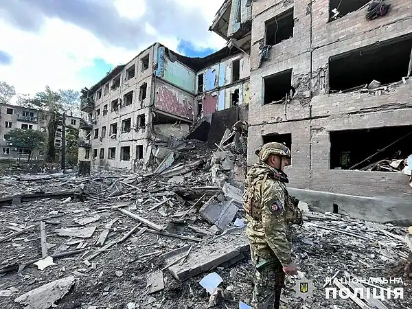 Un immeuble résidentiel dans la ville d'Avdiïvka après des frappes aériennes russes.
