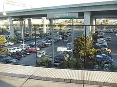 Vue du stationnement à disposition.