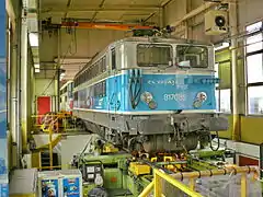 La tour de re-profilage d'essieux, sur le site des Joncherolles.