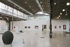Vue de la Grande halle lors de l'exposition «&nbsp;Uchronies&nbsp;» en 2016.