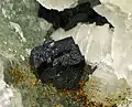 Babingtonite sur prehnite, Massachusetts, États-Unis