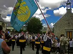 Arrivée du défilé (Bagad Bro Landerne)