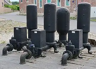 Batterie de trois béliers hydrauliques qui ont alimenté Noduwez (Belgique) en eau potable de 1912 à 1985