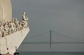 Vue partielle du monument.