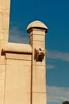 Couronnement de pilier.