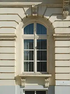 Fenêtre du rez-de-chaussée.