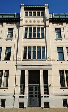 La travée centrale et son oriel.